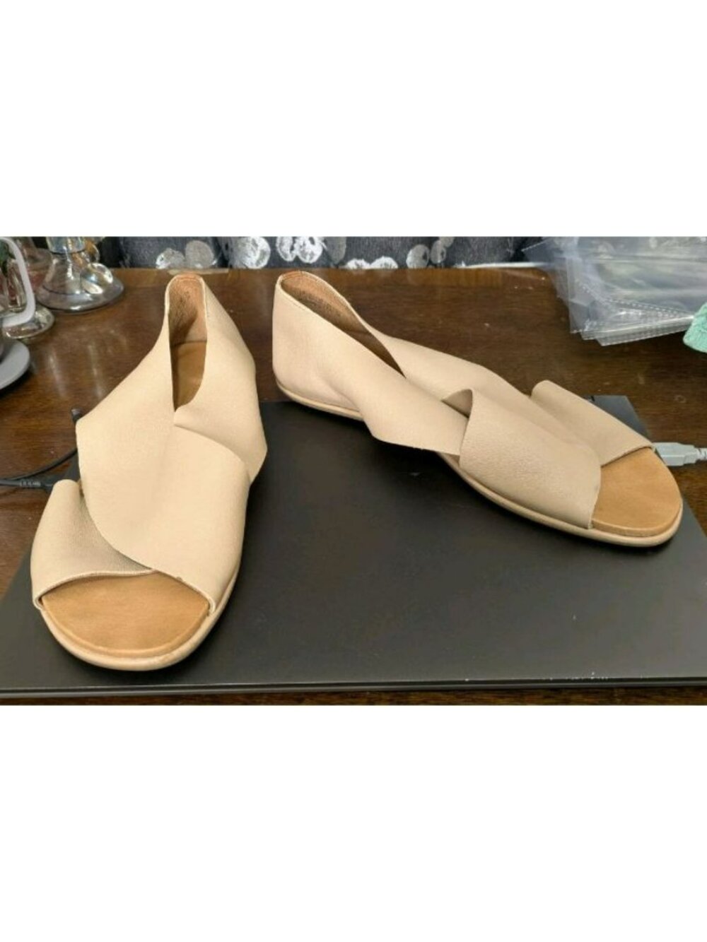 Gentle Souls Laniey Chai Beige Leather X-Band Sandals Women US Size 11